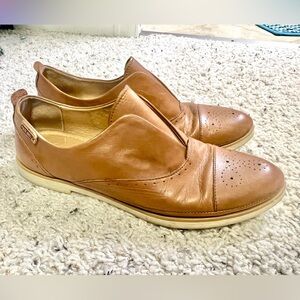 Pikolinos pyrgos oxford size 9